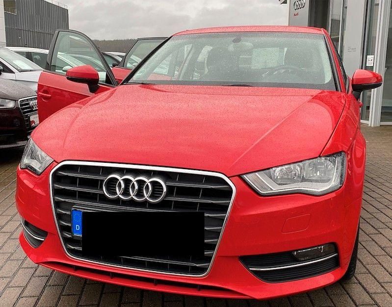 Rot Gebraucht 2013 Audi A3 Ambiente Limousine | 7.900 € (Superpreis) - Bild 1/4
