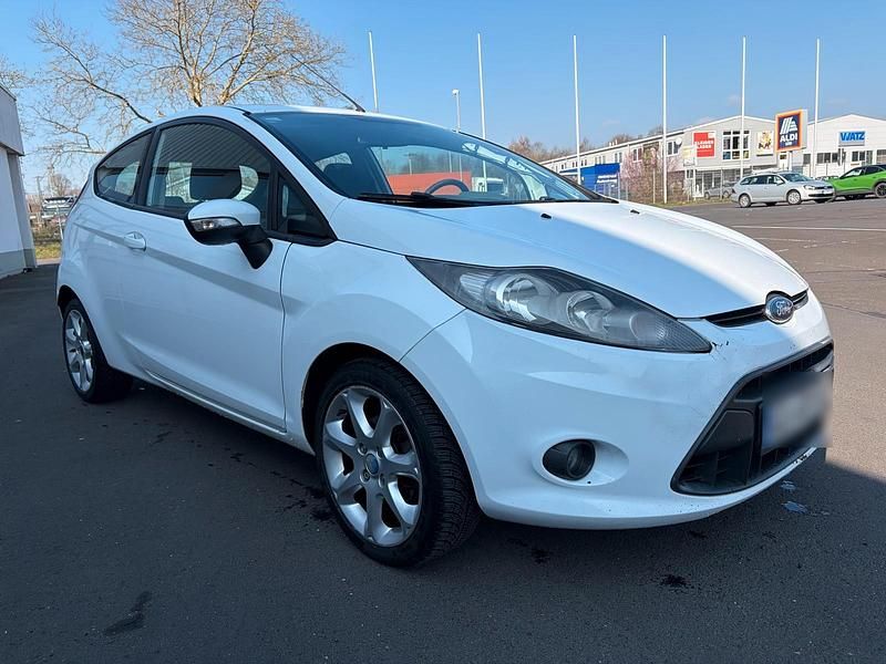 Gebraucht Ford Fiesta 82 PS (60 kW) 2009 Weiß Kleinwagen