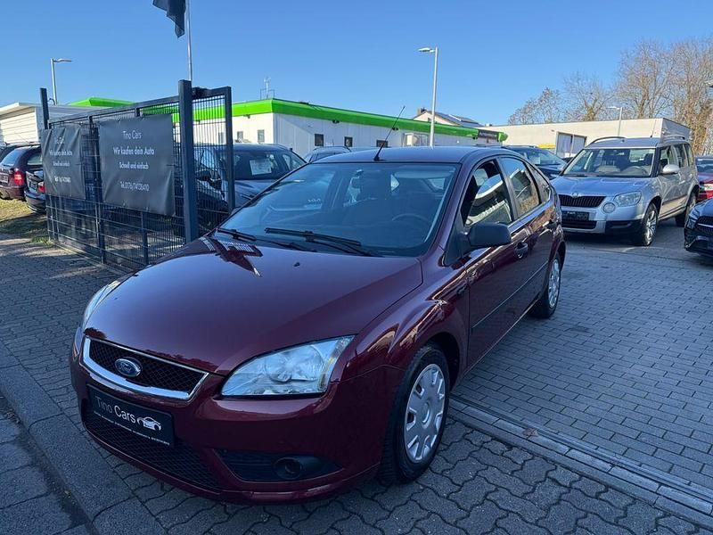 Gebraucht Ford Focus Trend 101 PS (74 kW) 2005 Rot Limousine