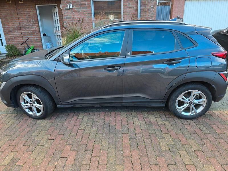 Grau Gebraucht 2022 Hyundai Kona Edition 30 SUV | 14.990 € (Superpreis) - Bild 1/4