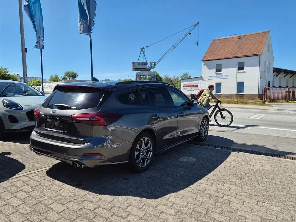 Gebraucht Ford Focus ST-Line 125 PS (91 kW) 2025 Grau Limousine