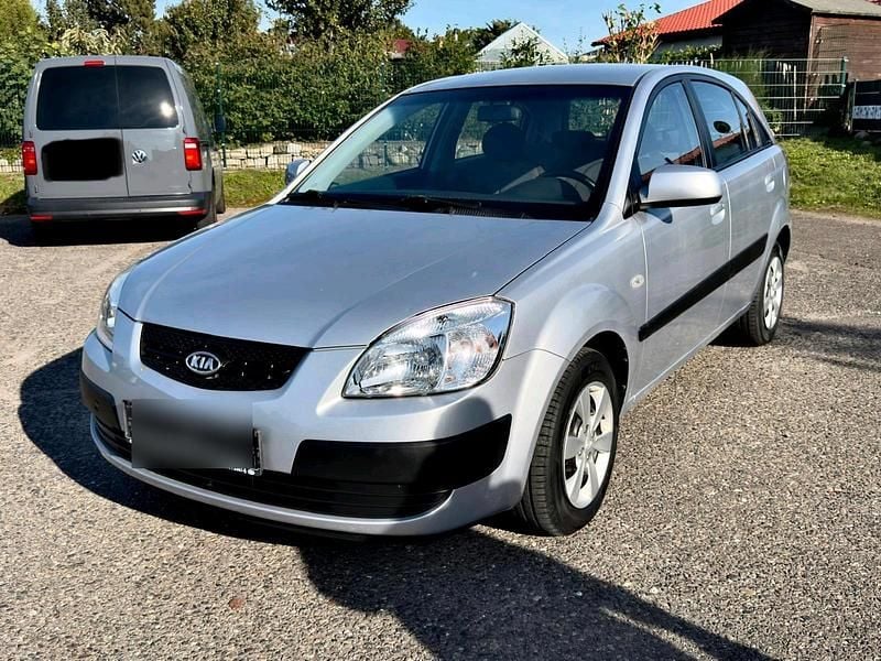 Grau Gebraucht 2009 Kia Rio Kleinwagen | 2.490 € (Fairer Preis) - Bild 1/4
