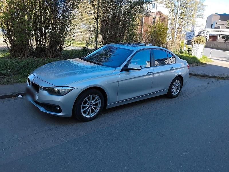 Gebraucht BMW 320 163 PS (119 kW) 2017 Silber Limousine
