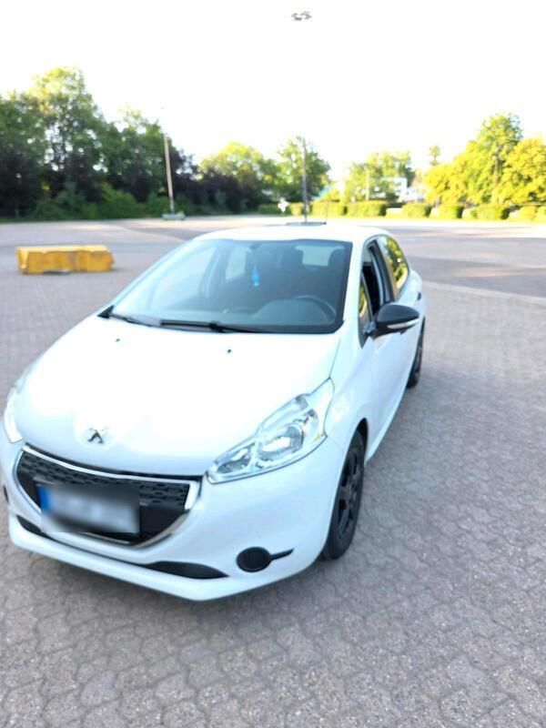 Weiß Gebraucht 2013 Peugeot 208 Kleinwagen | 4.500 € (Fairer Preis) - Bild 1/4