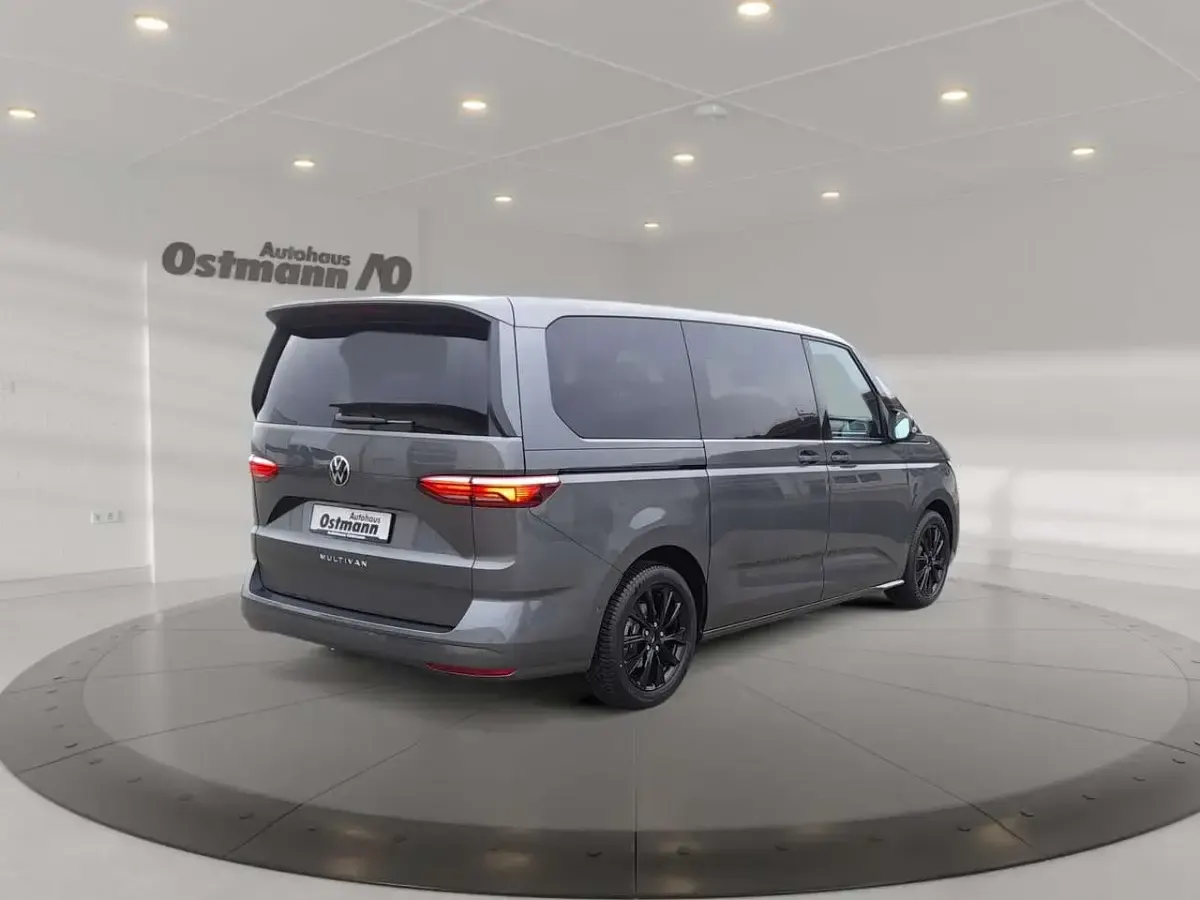 Gebraucht VW Multivan 150 PS (110 kW) 2026 Grau Van / Kleinbus