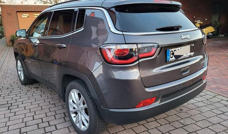 Gebraucht Jeep Compass Limited 131 PS (96 kW) 2021 Grau SUV