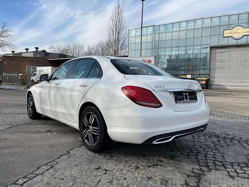 Gebraucht Mercedes C200 184 PS (135 kW) 2015 Polarweiss  unilack Limousine