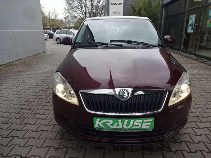 Gebraucht Skoda Fabia Ambition 60 PS (44 kW) 2011 Rot rosso brunello metallic Kleinwagen