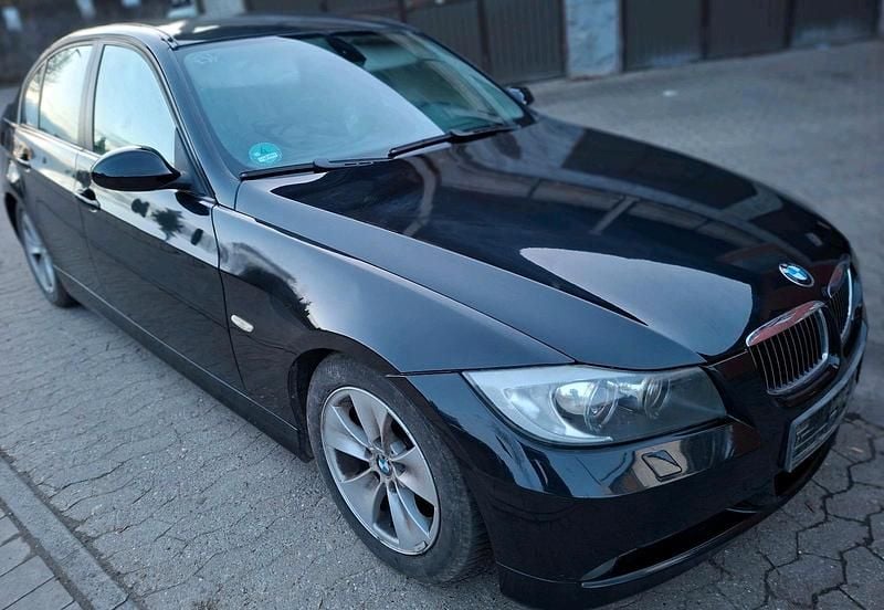 Gebraucht BMW 320 177 PS (130 kW) 2007 Schwarz Limousine