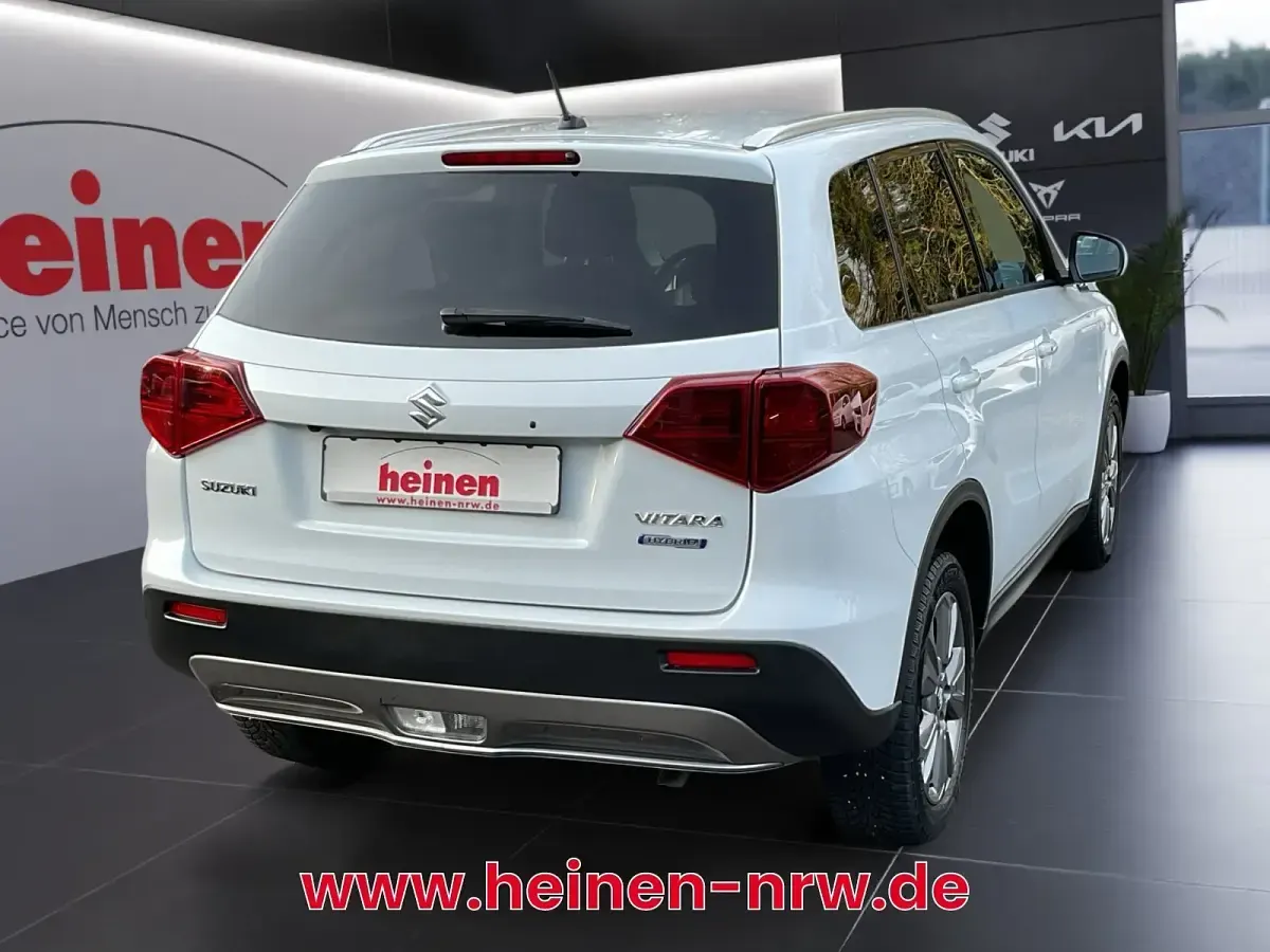 Gebraucht Suzuki Vitara Comfort 129 PS (94 kW) 2021 Pearl cool white SUV