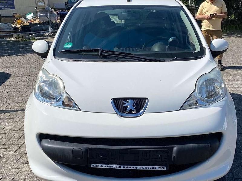 Weiß Gebraucht 2008 Peugeot 107 Filou Kleinwagen | 2.200 € (Fairer Preis) - Bild 1/4