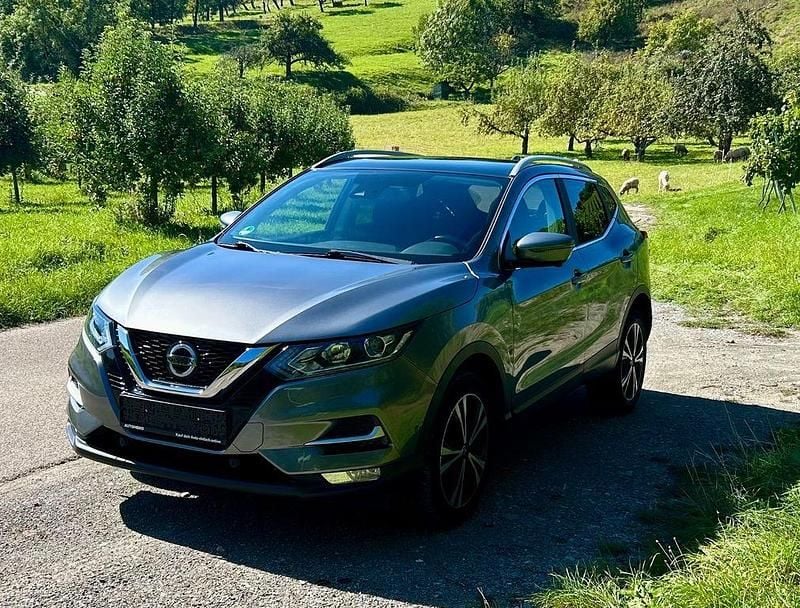 Grau Gebraucht 2019 Nissan Qashqai N-Connecta SUV | 15.500 € (Fairer Preis) - Bild 1/4