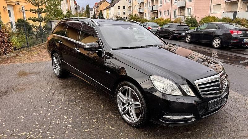Schwarz Gebraucht 2010 Mercedes E350 Limousine | 8.600 € (Fairer Preis) - Bild 1/4