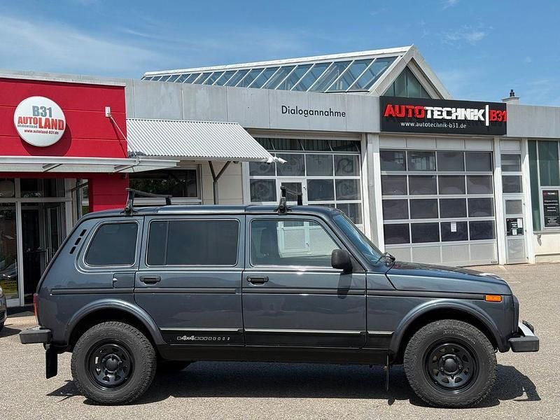 Grau Gebraucht 2019 Lada niva SUV | 14.700 € (Fairer Preis) - Bild 1/4