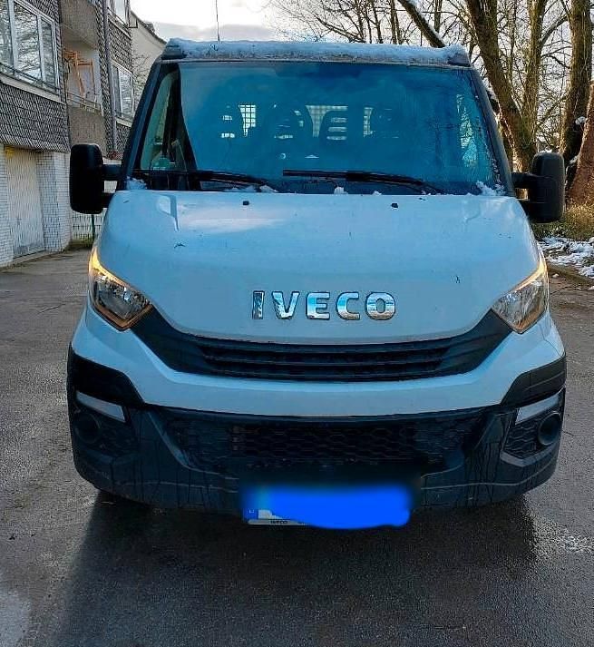 Weiß Gebraucht 2017 Iveco Daily Limousine | 16.000 € (Guter Preis) - Bild 1/4