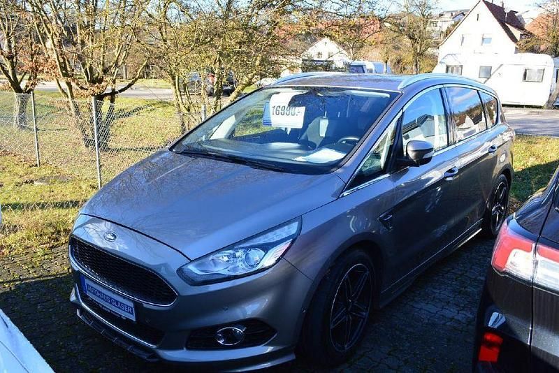 Gold Gebraucht 2016 Ford S-MAX Titanium Van / Kleinbus | 16.990 € (Etwas zu teuer) - Bild 1/4