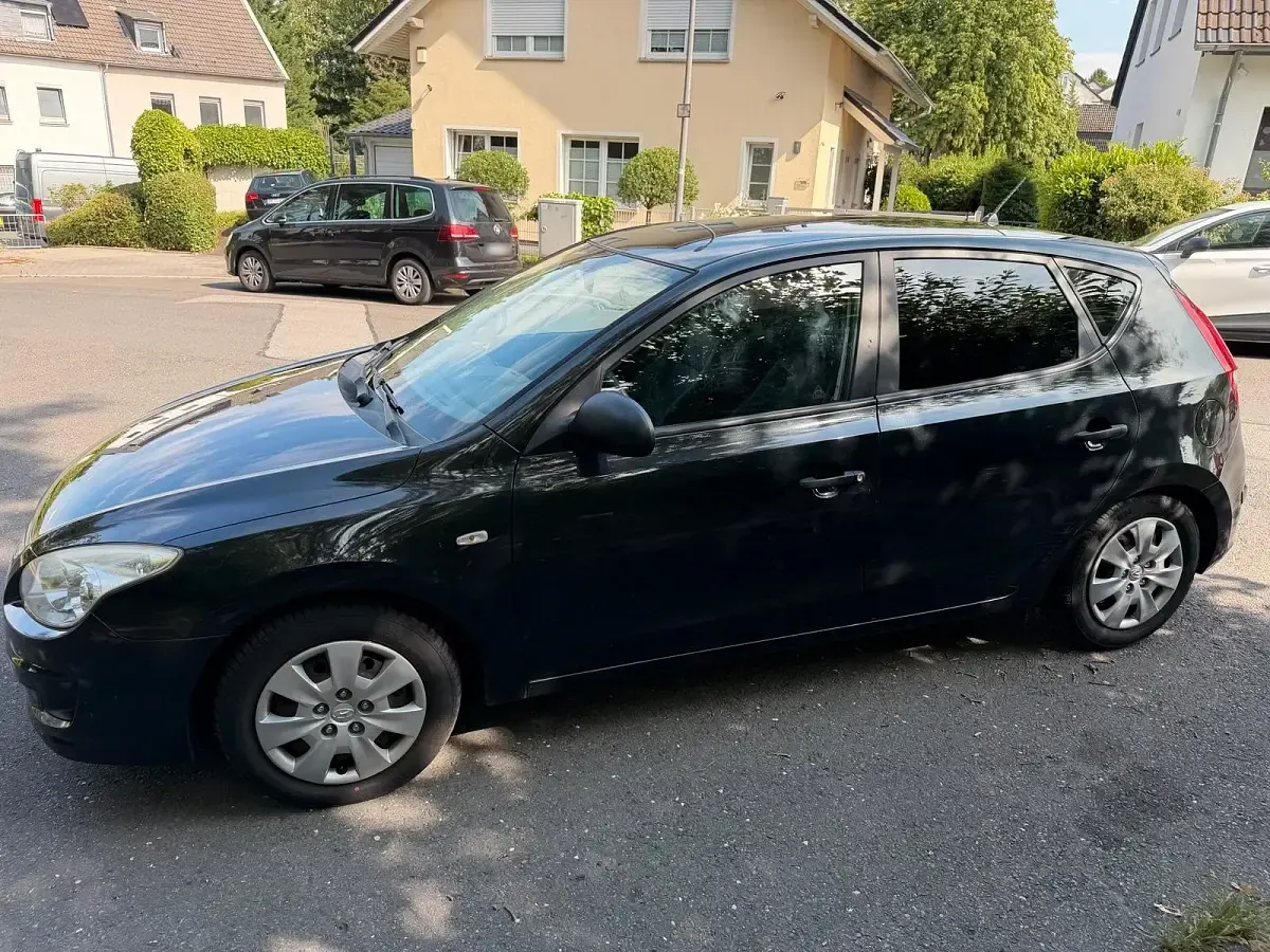 Gebraucht Hyundai i30 109 PS (80 kW) 2009 Schwarz Kleinwagen
