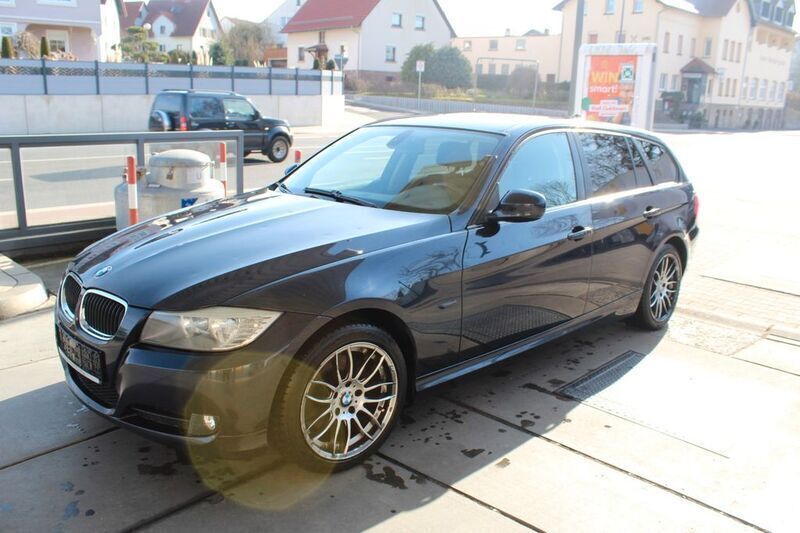 Blau Gebraucht 2009 BMW 318 Kombi | 2.999 € (Etwas zu teuer) - Bild 1/4