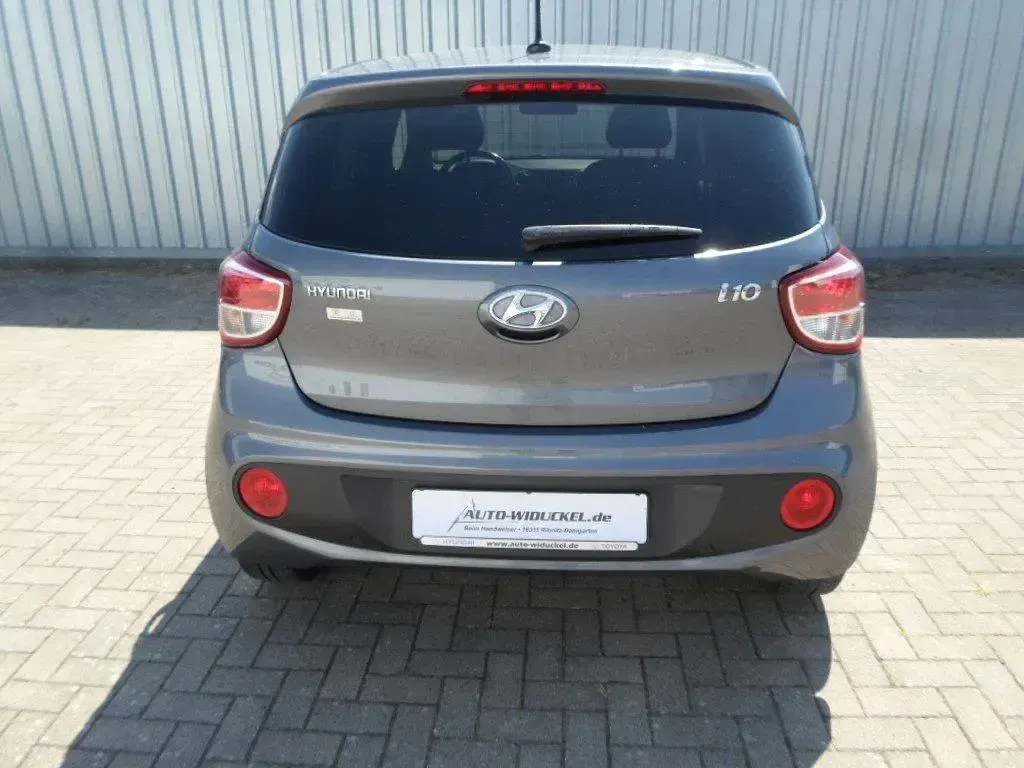 Gebraucht Hyundai i10 Passion Plus 67 PS (49 kW) 2018 Grau Kleinwagen