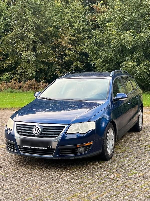 Blau Gebraucht 2006 VW Passat Kombi | 1.399 € (Superpreis) - Bild 1/4