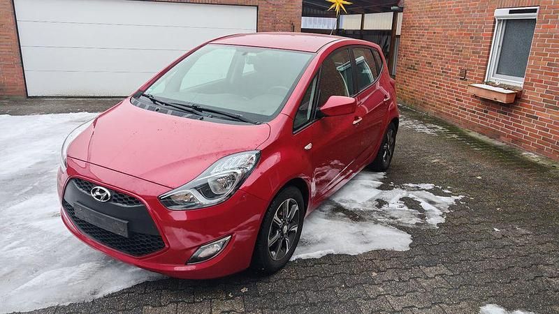 Gebraucht Hyundai ix20 90 PS (66 kW) 2017 Rot Kleinwagen