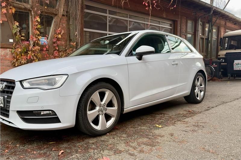 Weiß Gebraucht 2015 Audi A3 Kleinwagen | 7.700 € (Superpreis) - Bild 1/4