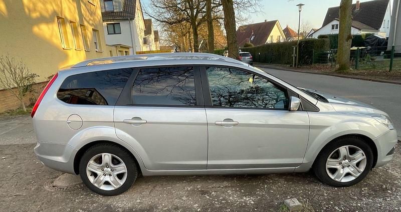 Gebraucht Ford Focus Style 101 PS (74 kW) 2009 Grau Kombi