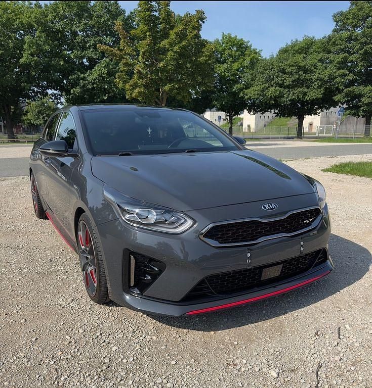 Grau Gebraucht 2021 Kia ProCeed Kleinwagen | 22.600 € (Fairer Preis) - Bild 1/4