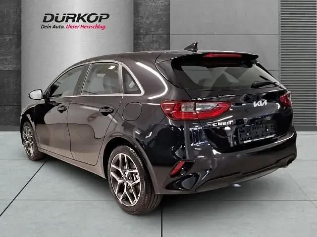 Neu Kia Ceed Spirit 140 PS (102 kW) 2025 (1k) zilinaschwarz met. Kleinwagen