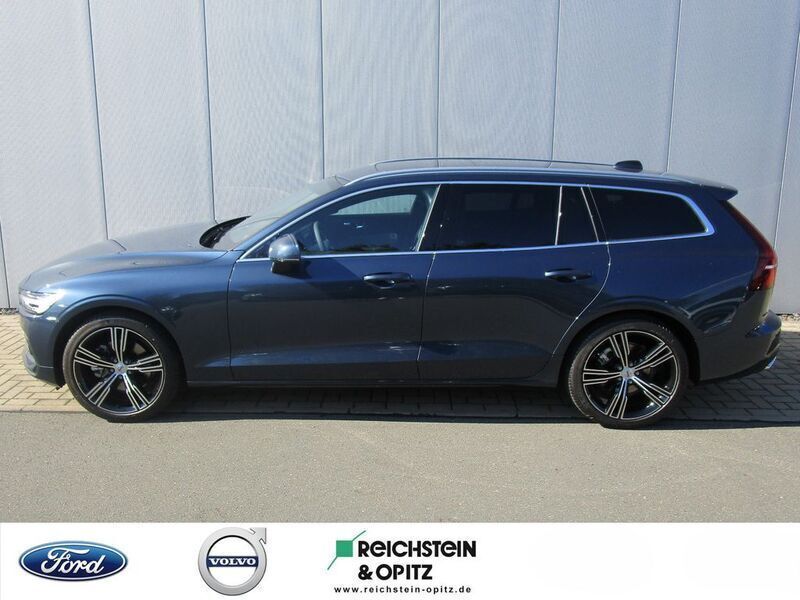 Gebraucht Volvo V60 Inscription 197 PS (144 kW) 2021 Denim blue Kombi