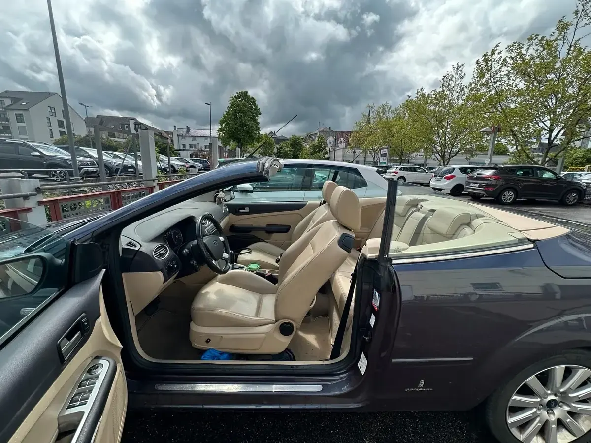 Gebraucht Ford Focus 125 PS (91 kW) 2007 Violet Cabrio