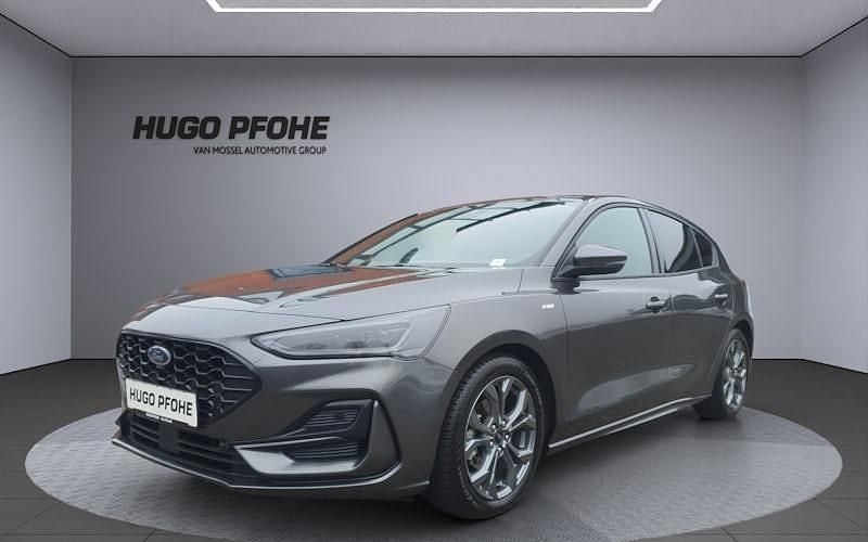 Grau Gebraucht 2024 Ford Focus ST-Line X Limousine | 25.440 € (Guter Preis) - Bild 1/4