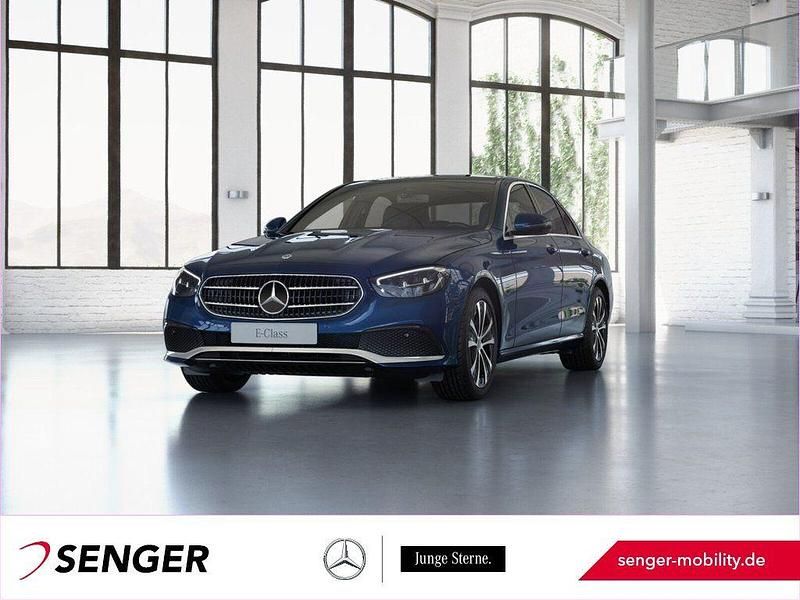 Lack nautikblau Gebraucht 2022 Mercedes E220 Avantgarde Limousine | 37.450 € (Fairer Preis) - Bild 1/4