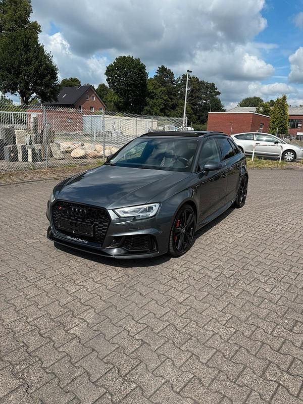 Grau Gebraucht 2019 Audi RS3 Sportback Sport Kleinwagen | 34.500 € - Bild 1/4