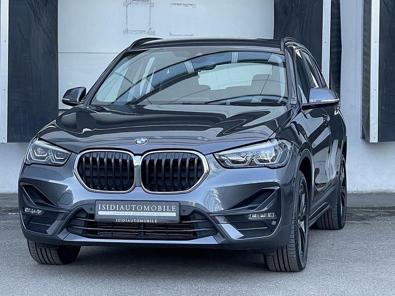 Mineralgrau Gebraucht 2022 BMW X1 Sport Line SUV | 24.400 € (Fairer Preis) - Bild 1/4