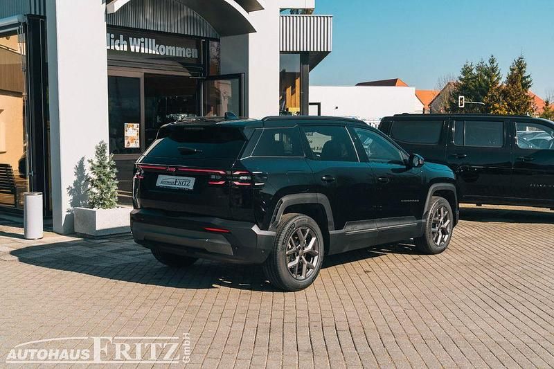 Neu Jeep Compass 145 PS (106 kW) 2026 Schwarz SUV
