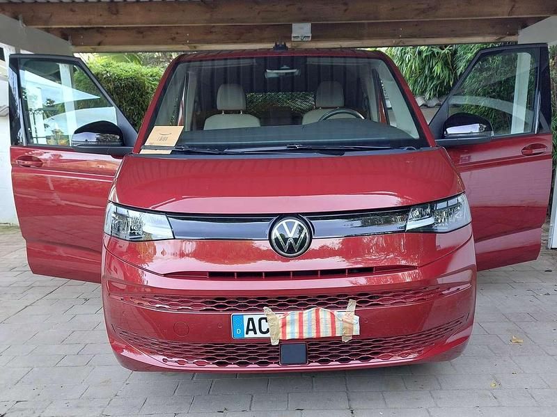 Gebraucht VW Multivan 204 PS (150 kW) 2024 Rot Van