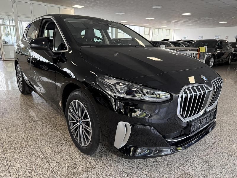 Gebraucht BMW 218 Active Tourer Luxury Line 135 PS (99 kW) 2023 Schwarz Van / Kleinbus