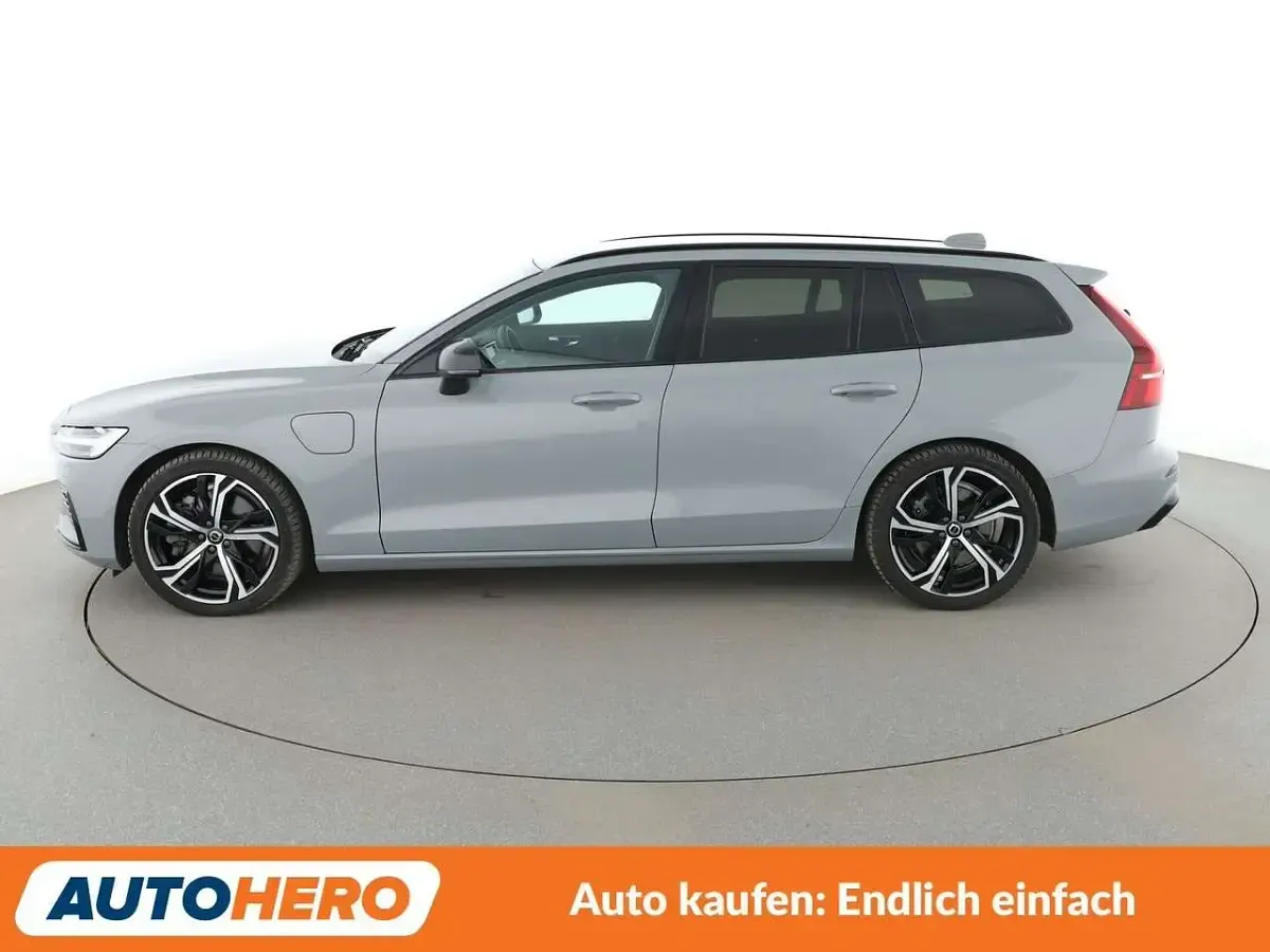 Gebraucht Volvo V60 Plus 398 PS (292 kW) 2024 Vapour grey Kombi