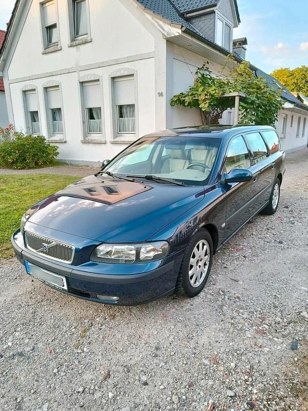 Blau Gebraucht 2002 Volvo V70 Kombi | 1.200 € (Superpreis) - Bild 1/4