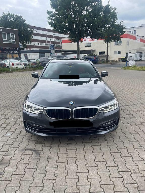 Grau Gebraucht 2018 BMW 530 Sport Line Limousine | 30.500 € (Fairer Preis) - Bild 1/4
