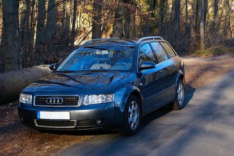 Grau Gebraucht 2004 Audi A4 Kombi | 1.500 € (Superpreis) - Bild 1/4