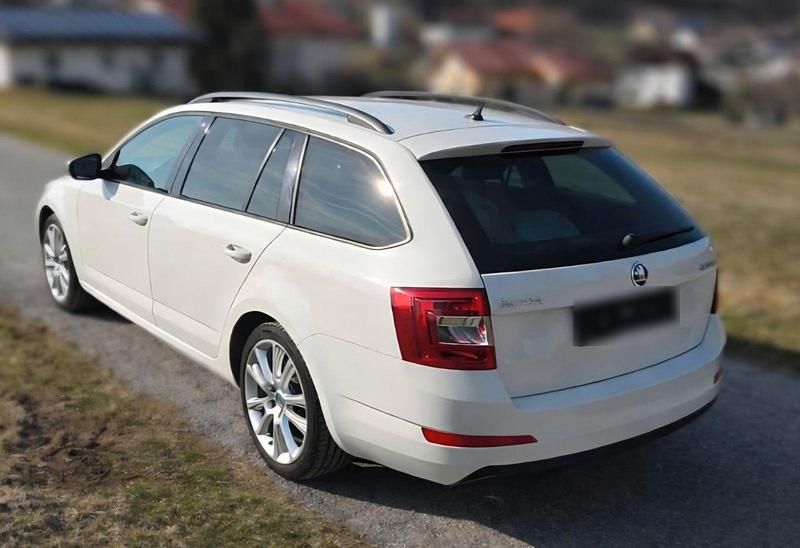 Gebraucht Skoda Octavia Ambition 150 PS (110 kW) 2015 Weiß Kleinwagen