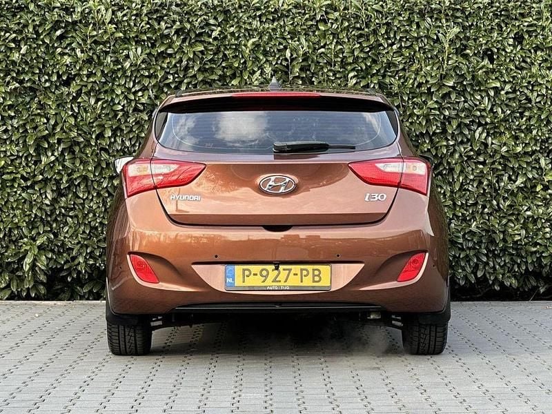 Gebraucht Hyundai i30 135 PS (99 kW) 2015 Braun Limousine