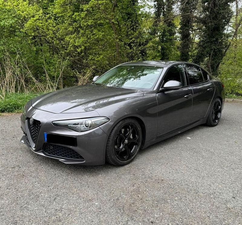 Gebraucht Alfa Romeo Giulia Super 179 PS (131 kW) 2016 Grau Limousine