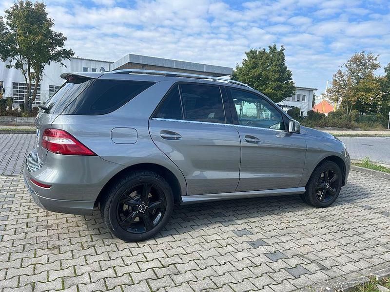 Gebraucht Mercedes ML350 258 PS (189 kW) 2012 Grau SUV