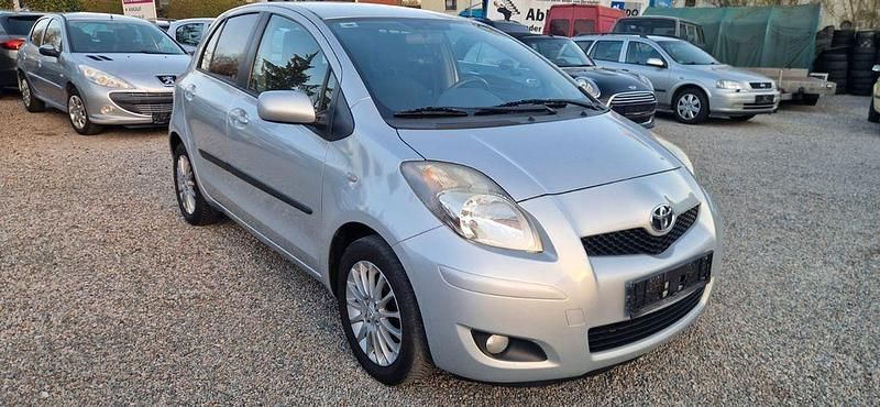 Gebraucht Toyota Yaris Sol 101 PS (74 kW) 2009 Silber Kleinwagen
