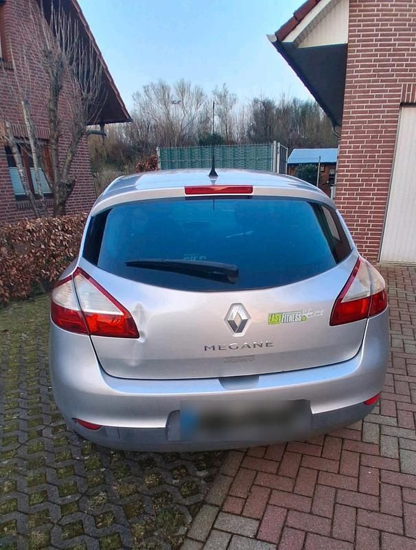 Gebraucht Renault Mégane 100 PS (73 kW) 2009 Silber Limousine