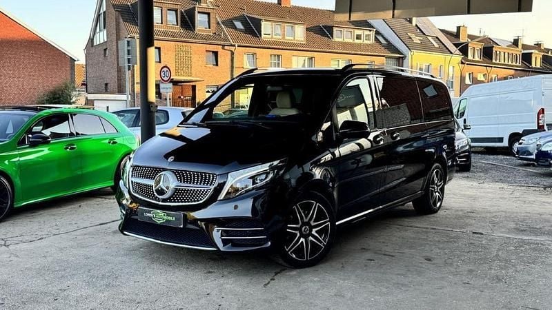 Schwarz Gebraucht 2022 Mercedes V300 Avantgarde Edition Van / Kleinbus | 69.000 € - Bild 1/4