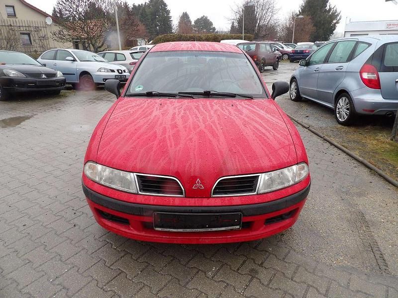 Gebraucht Mitsubishi Carisma 99 PS (72 kW) 2002 Rot Limousine